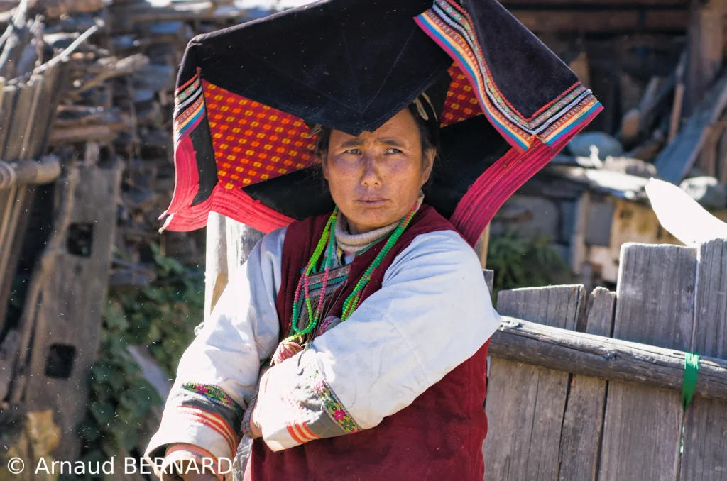 Habit traditionnel de la minorité Yi