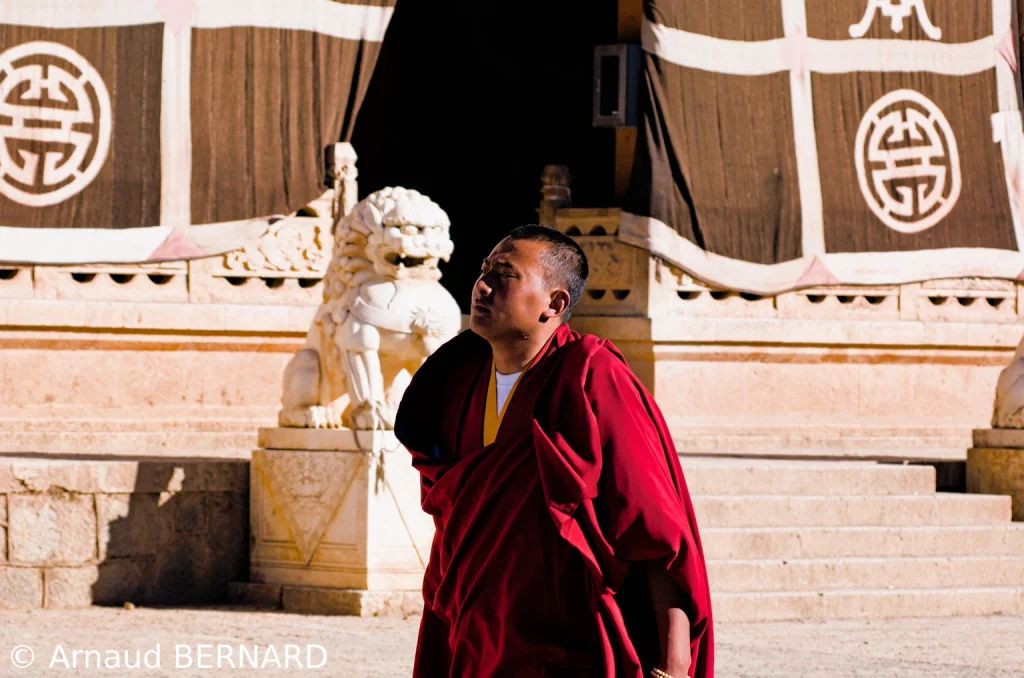 Moine dans le monastère du Kham