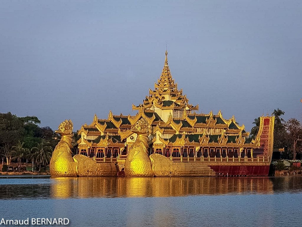 Le lac de Kandawgyi